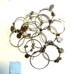 Lot of 14 Alex & Ani bracelet/bangle, excellent pre-loved condition